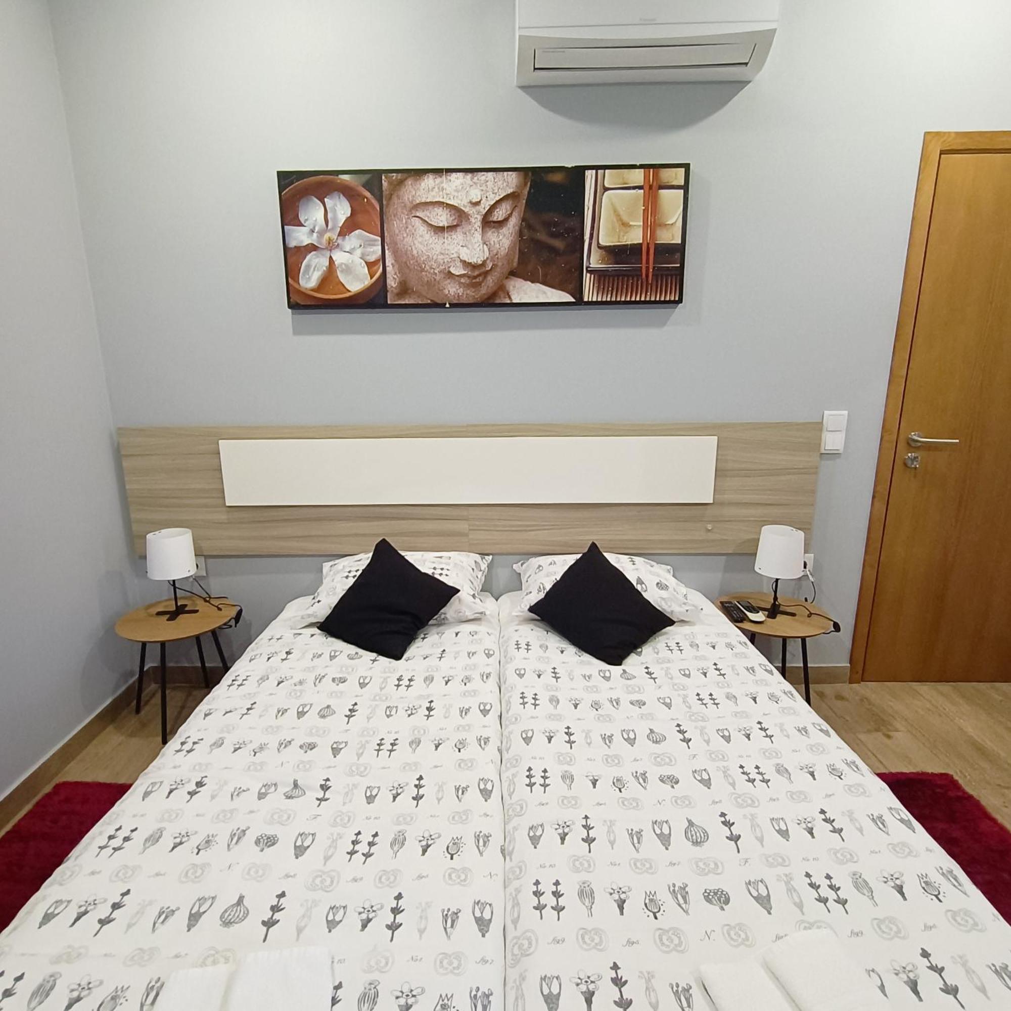 Good Vibes - Lagos Guesthouse ภายนอก รูปภาพ