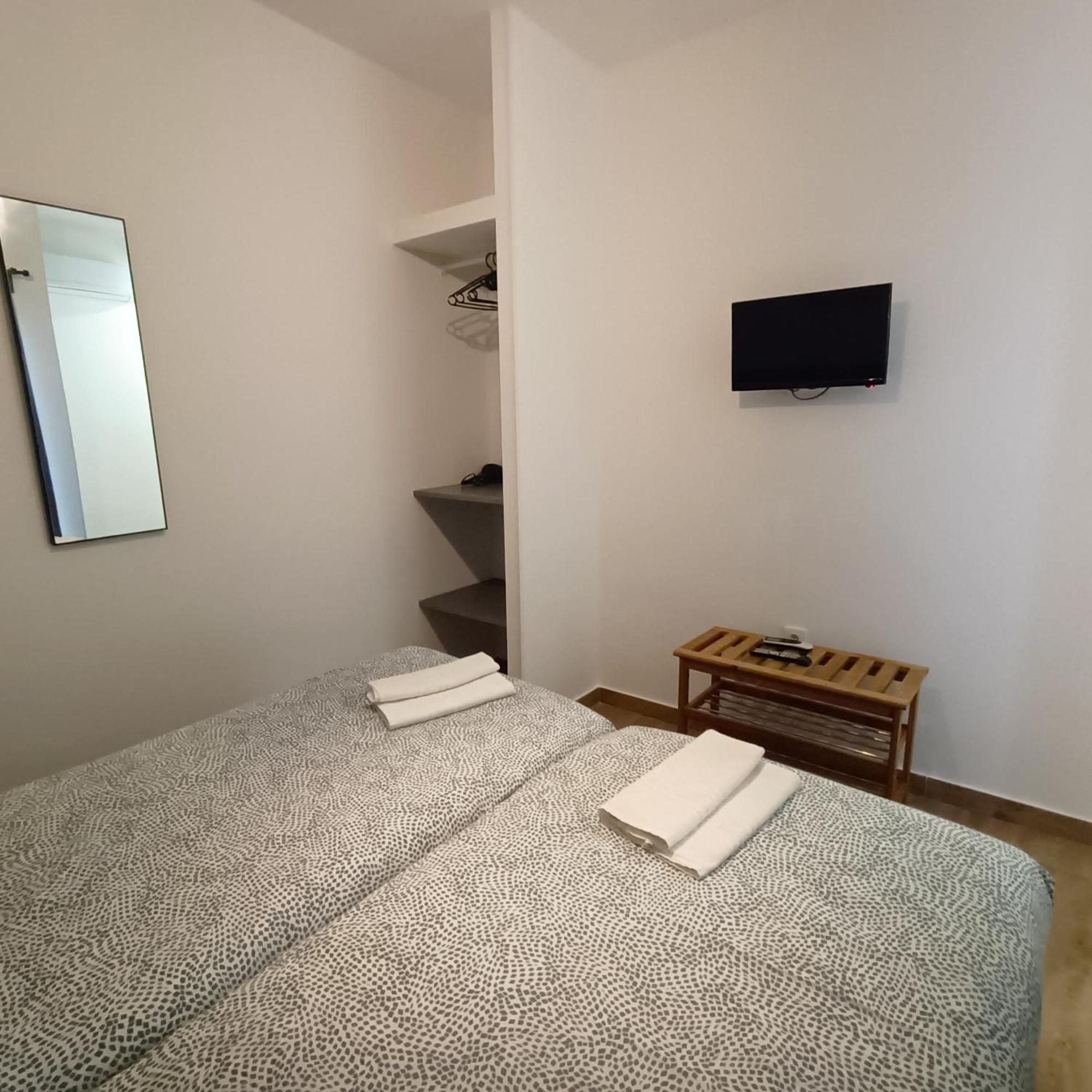 Good Vibes - Lagos Guesthouse ภายนอก รูปภาพ